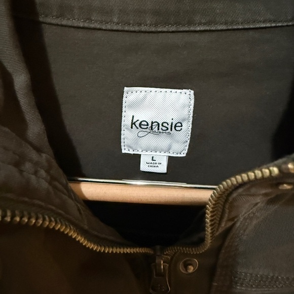 Kensie Green Utility Jacket with Tailored Fit and Epaulettes - Picture 4 of 7